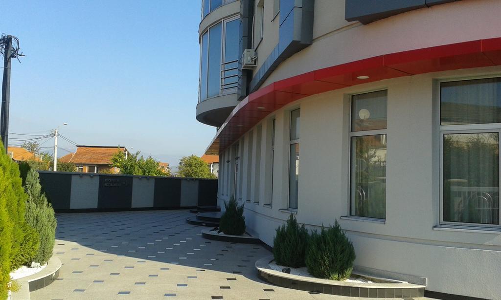 Ni Garni Uni Elita Lux Hotel מראה חיצוני תמונה