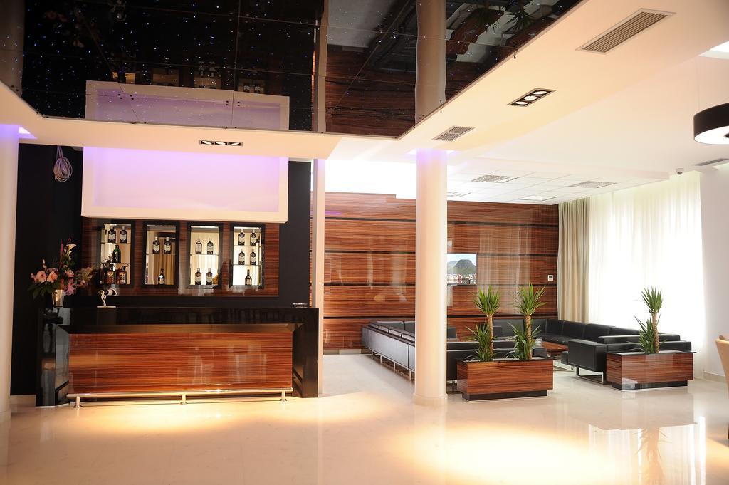 Ni Garni Uni Elita Lux Hotel מראה חיצוני תמונה