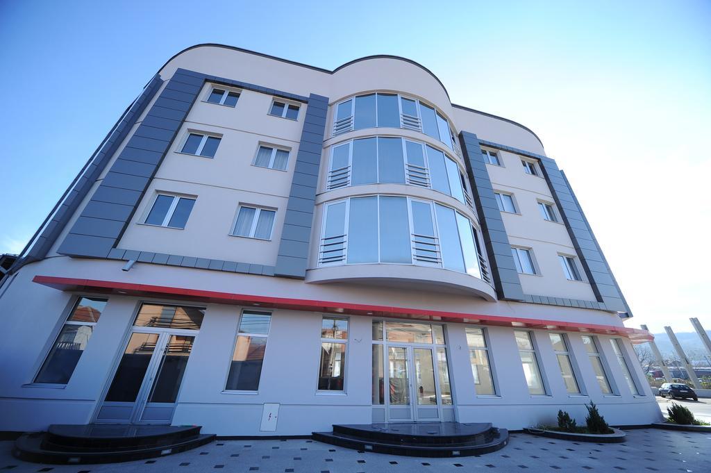 Ni Garni Uni Elita Lux Hotel מראה חיצוני תמונה
