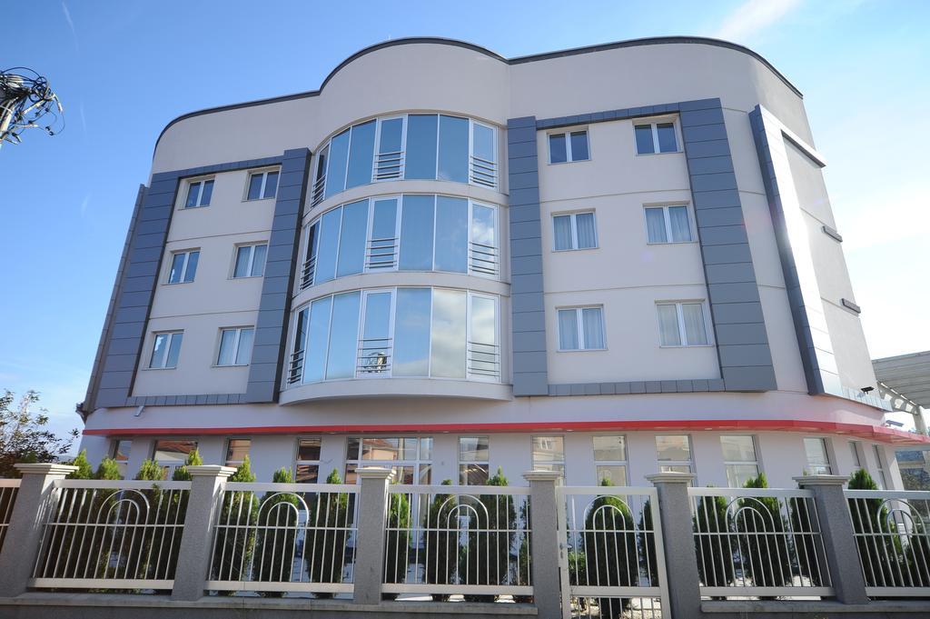Ni Garni Uni Elita Lux Hotel מראה חיצוני תמונה