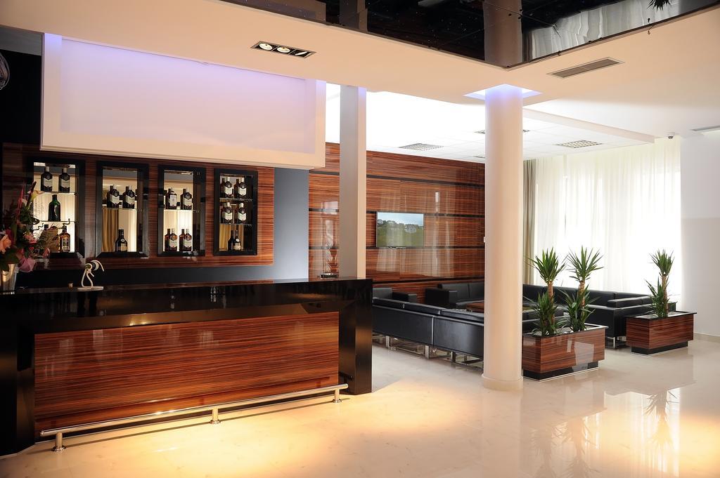 Ni Garni Uni Elita Lux Hotel מראה חיצוני תמונה