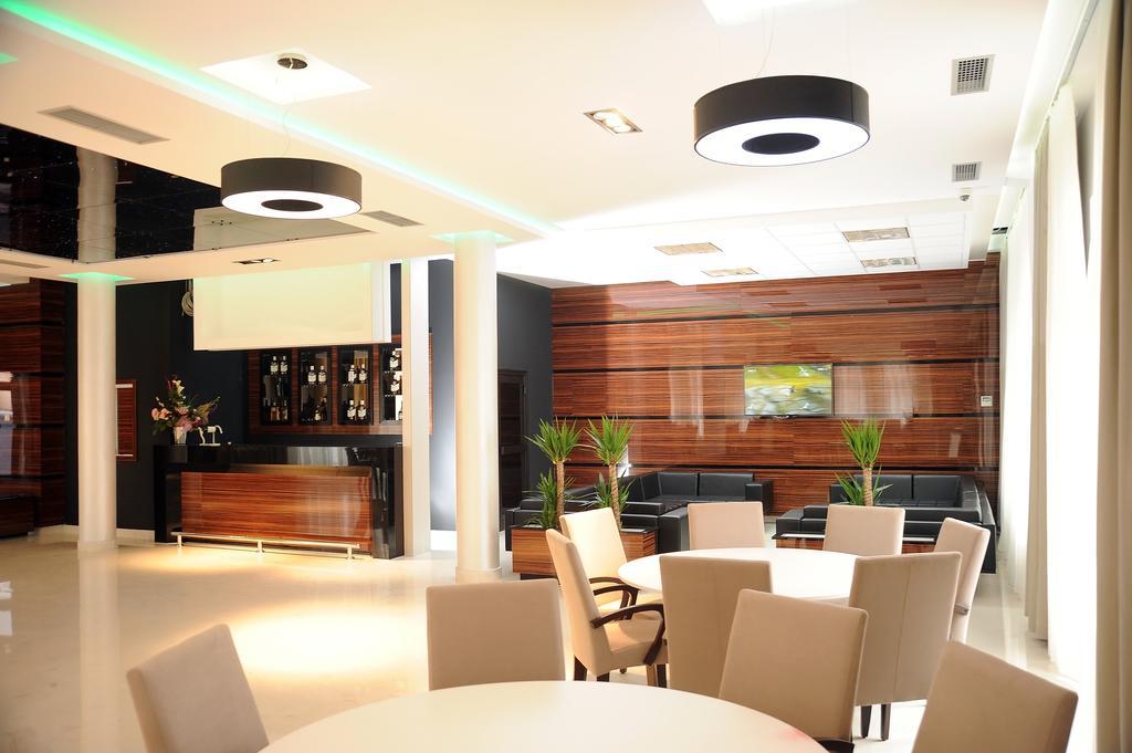Ni Garni Uni Elita Lux Hotel מראה חיצוני תמונה