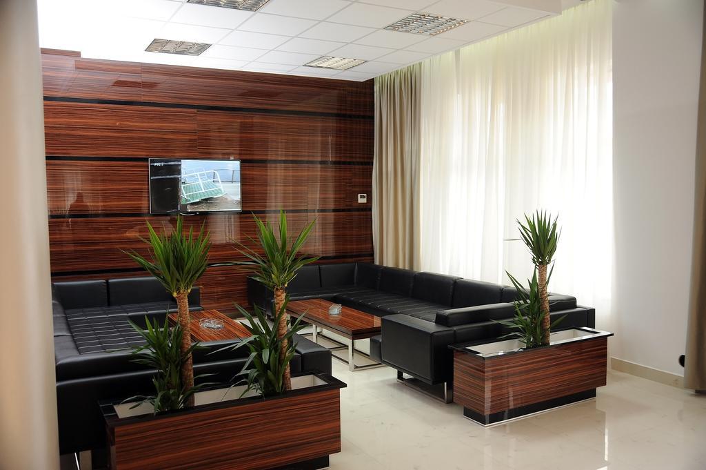 Ni Garni Uni Elita Lux Hotel מראה חיצוני תמונה