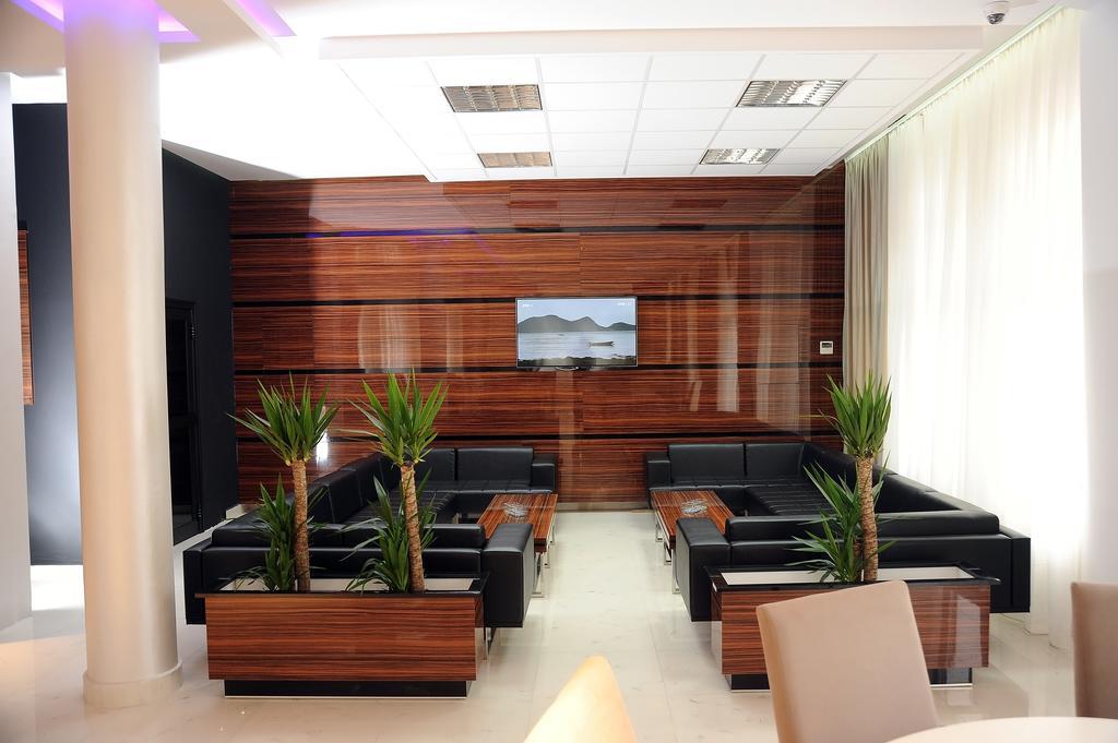 Ni Garni Uni Elita Lux Hotel מראה חיצוני תמונה