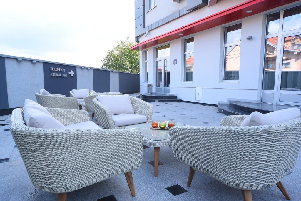 Ni Garni Uni Elita Lux Hotel מראה חיצוני תמונה