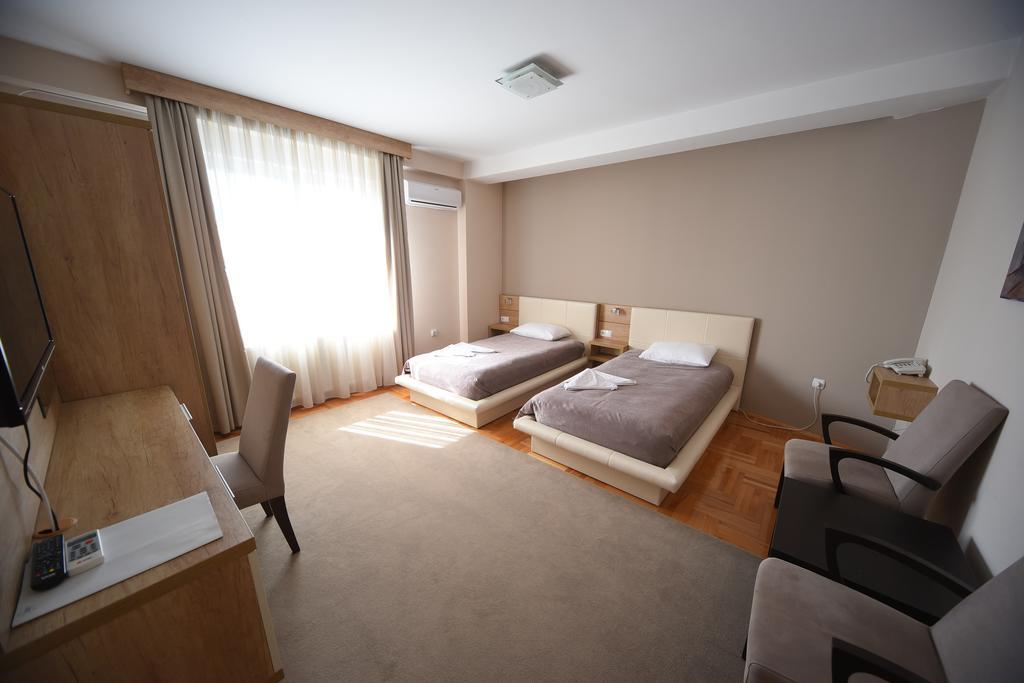 Ni Garni Uni Elita Lux Hotel מראה חיצוני תמונה