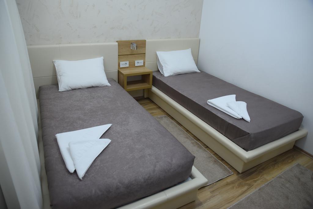 Ni Garni Uni Elita Lux Hotel מראה חיצוני תמונה