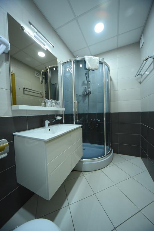 Ni Garni Uni Elita Lux Hotel מראה חיצוני תמונה