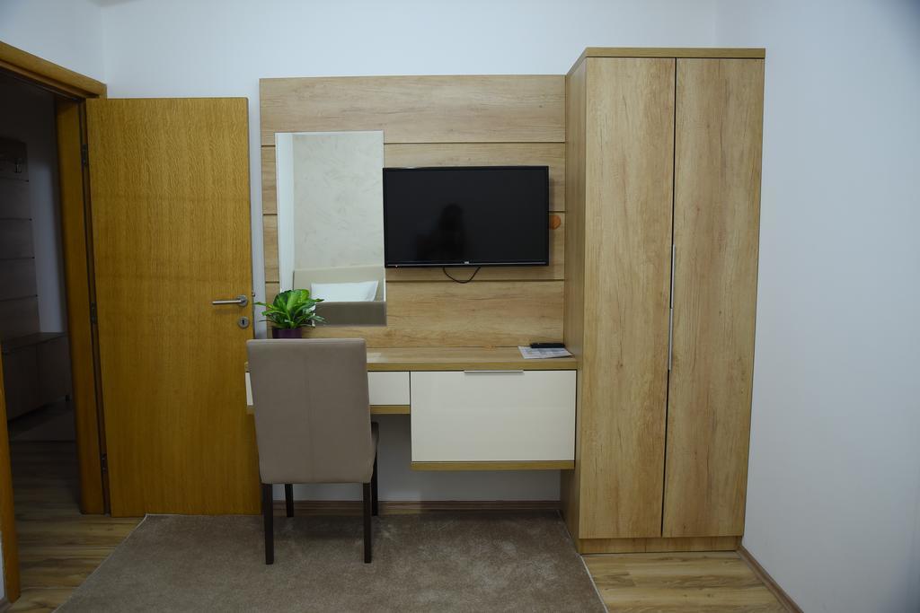 Ni Garni Uni Elita Lux Hotel מראה חיצוני תמונה