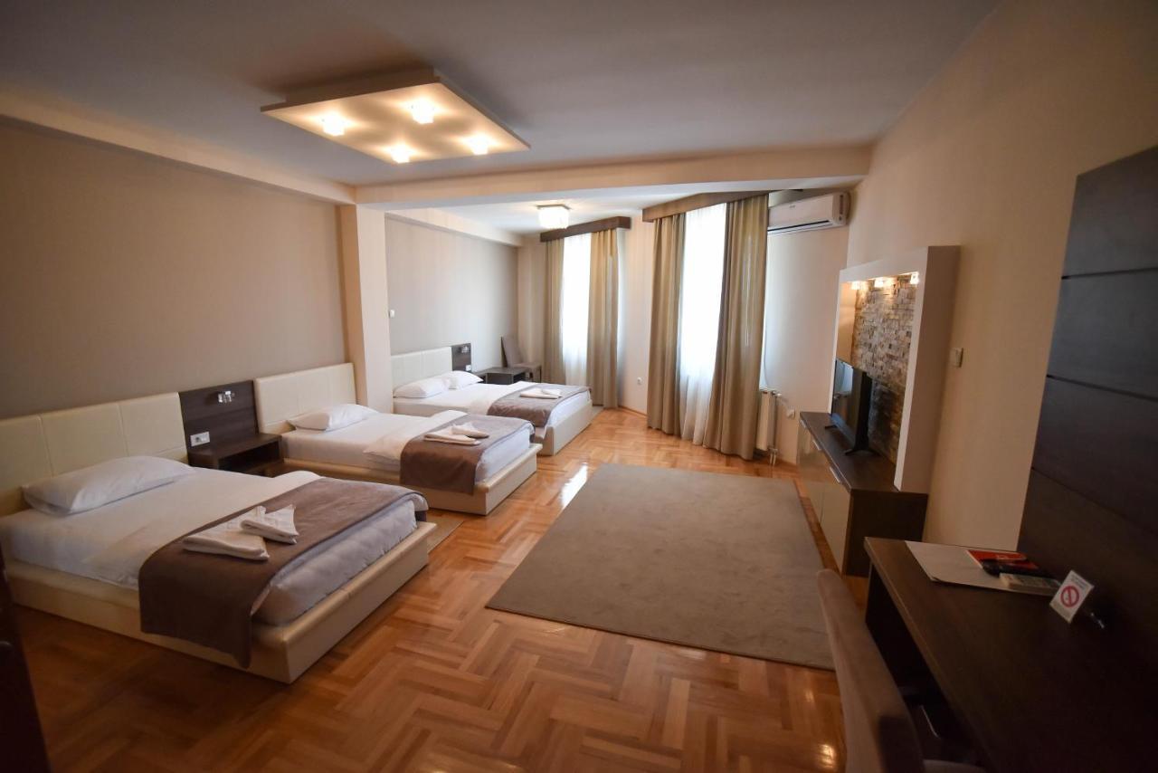 Ni Garni Uni Elita Lux Hotel מראה חיצוני תמונה