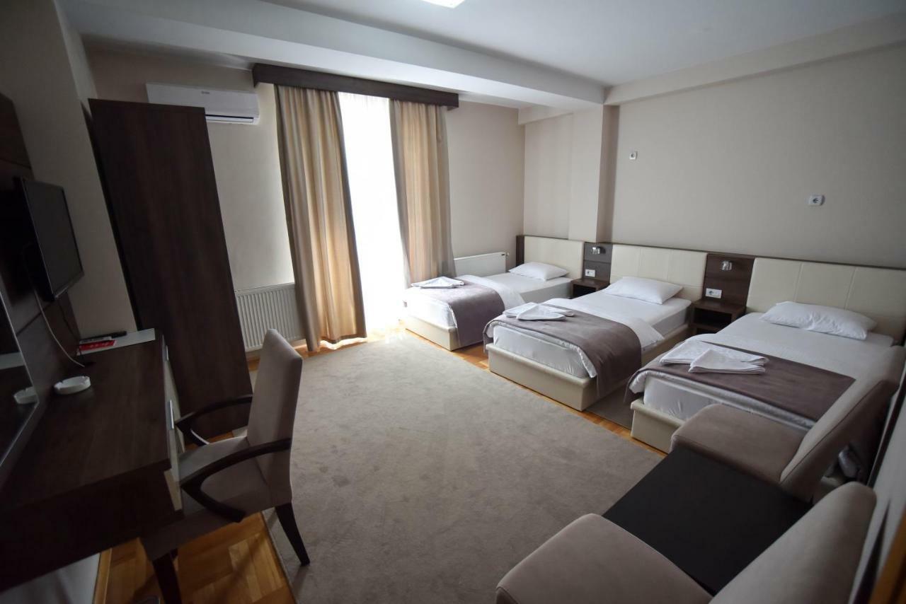 Ni Garni Uni Elita Lux Hotel מראה חיצוני תמונה